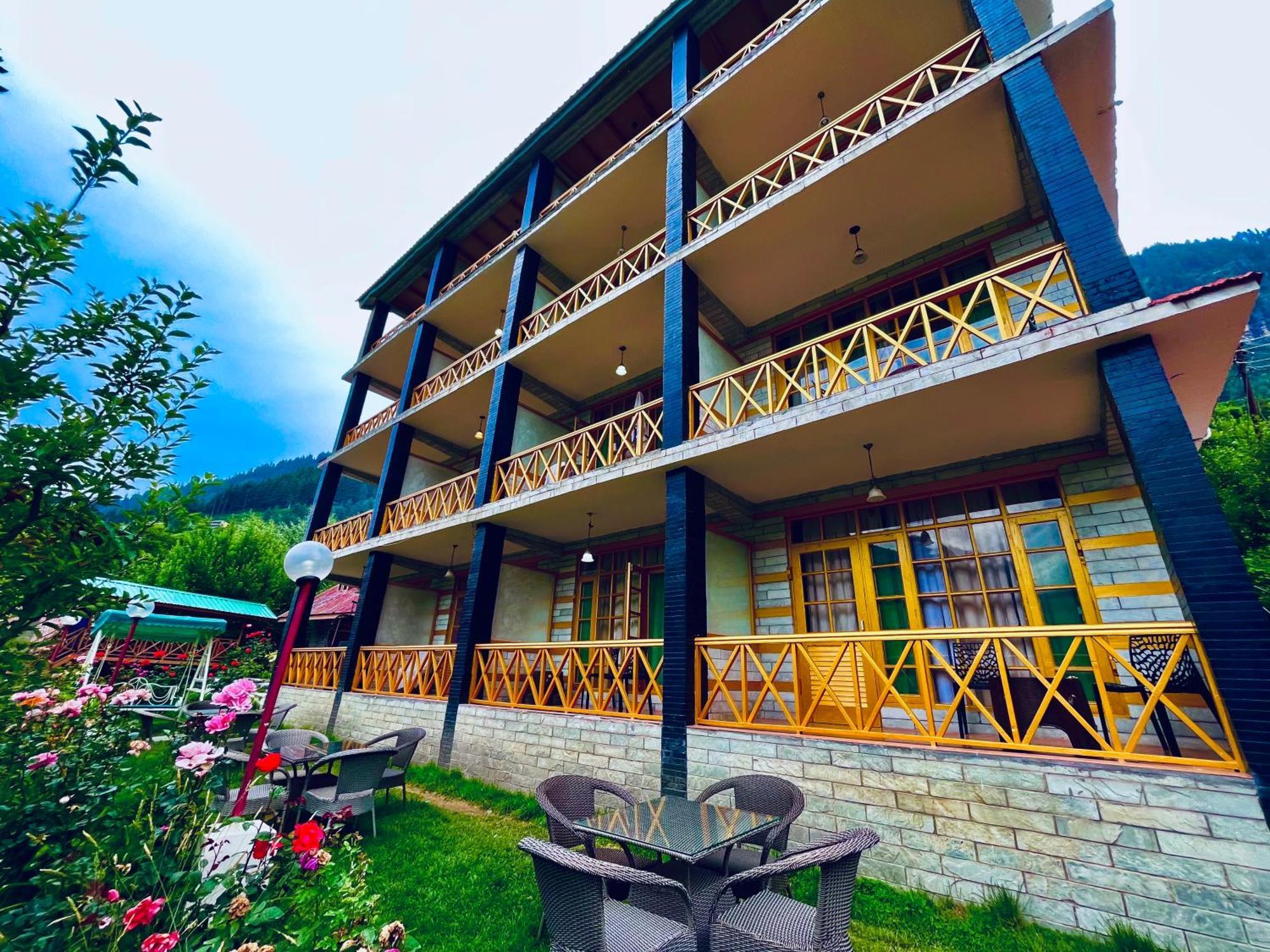 Naina Deventure Resort, Manali - Premium Rooms With Centrally Heated & Scenic View - Manali (Himachal Pradesh) — Photos 1